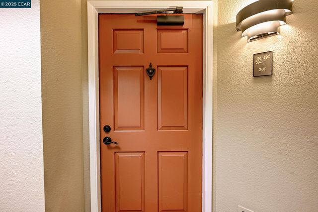 2550 Oak Rd. 209, Walnut Creek, CA 94596