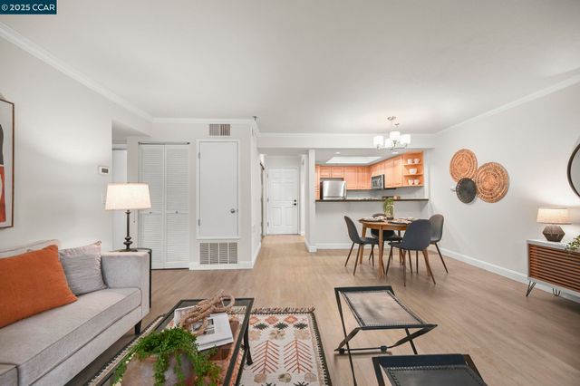 2550 Oak Rd. 209, Walnut Creek, CA 94596