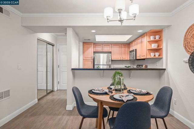 2550 Oak Rd. 209, Walnut Creek, CA 94596