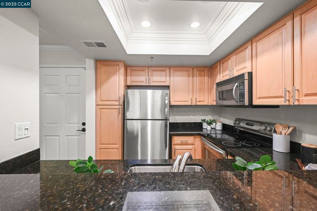 2550 Oak Rd. 209, Walnut Creek, CA 94596