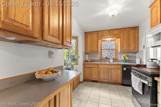 13997 San Jose, Redford, MI 48239