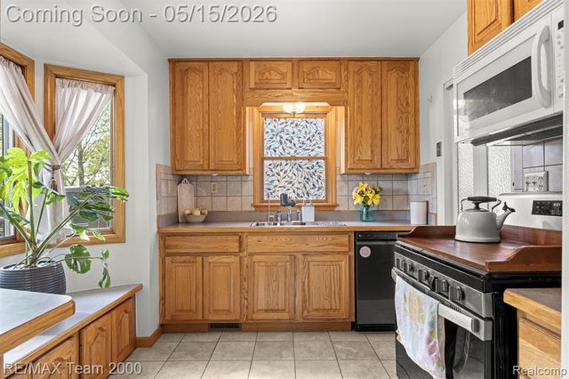 13997 San Jose, Redford, MI 48239