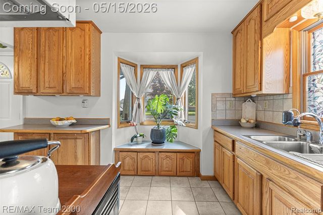 13997 San Jose, Redford, MI 48239