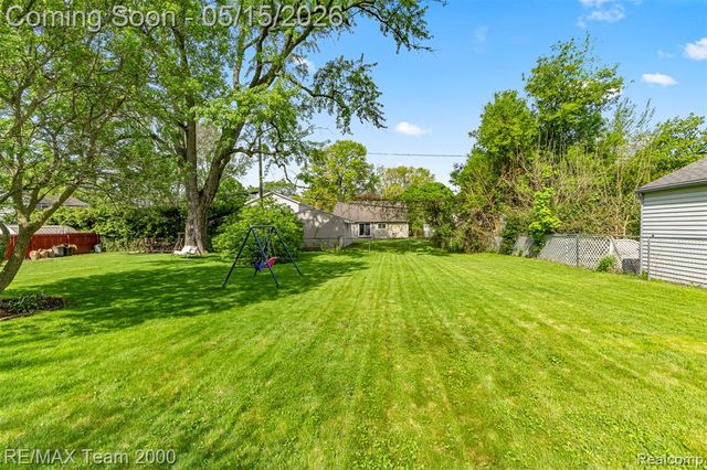 13997 San Jose, Redford, MI 48239