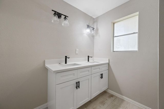 293 County Road 140, Liberty, TX 77575