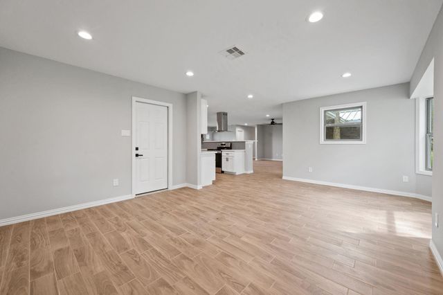293 County Road 140, Liberty, TX 77575