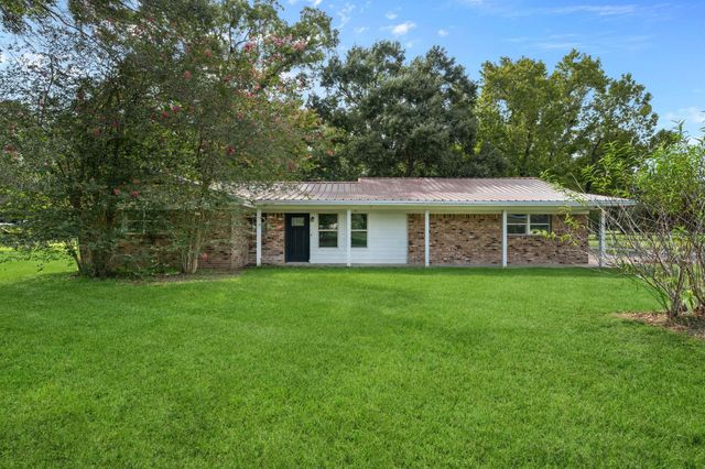 293 County Road 140, Liberty, TX 77575