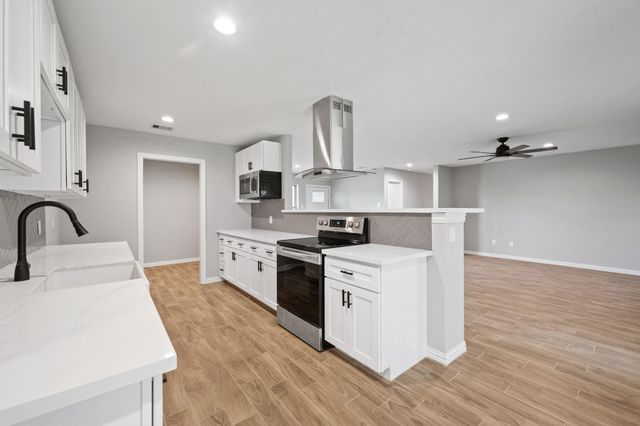 293 County Road 140, Liberty, TX 77575