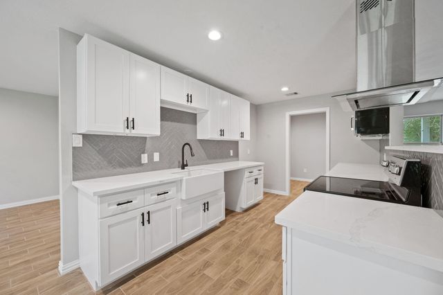 293 County Road 140, Liberty, TX 77575