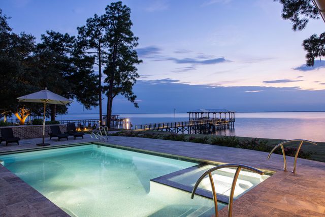 911 Butter Road, Bonneau, SC 29431