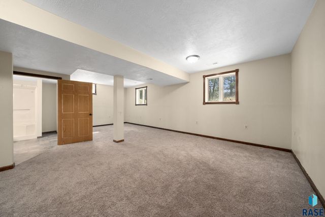 48186 265th St Street, Brandon, SD 57005