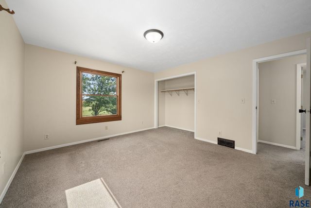 48186 265th St Street, Brandon, SD 57005