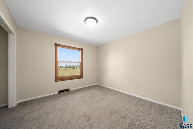 48186 265th St Street, Brandon, SD 57005