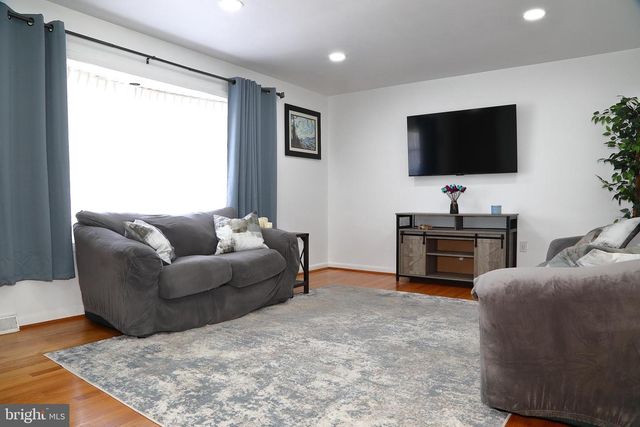 326 E CHARLOTTE ST, Millersville, PA 17551