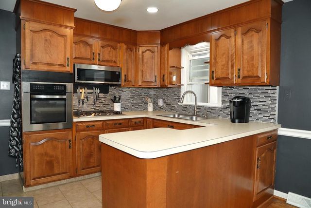 326 E CHARLOTTE ST, Millersville, PA 17551