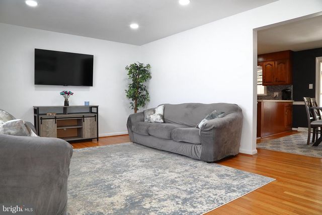 326 E CHARLOTTE ST, Millersville, PA 17551