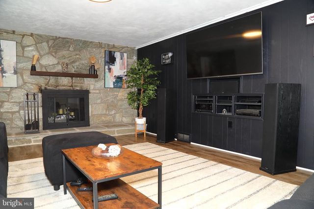 326 E CHARLOTTE ST, Millersville, PA 17551