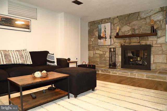 326 E CHARLOTTE ST, Millersville, PA 17551