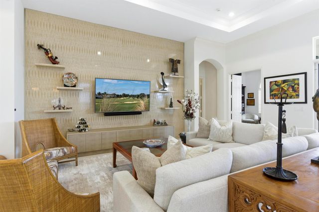 122 Siesta Way, Palm Beach Gardens, FL 33418