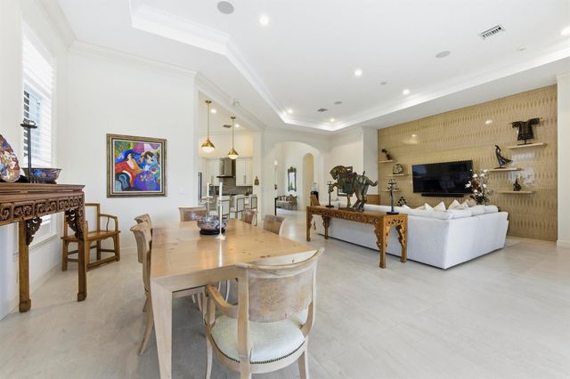 122 Siesta Way, Palm Beach Gardens, FL 33418