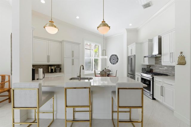 122 Siesta Way, Palm Beach Gardens, FL 33418