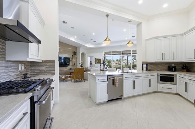 122 Siesta Way, Palm Beach Gardens, FL 33418