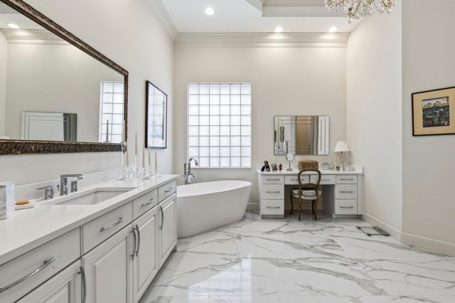 122 Siesta Way, Palm Beach Gardens, FL 33418