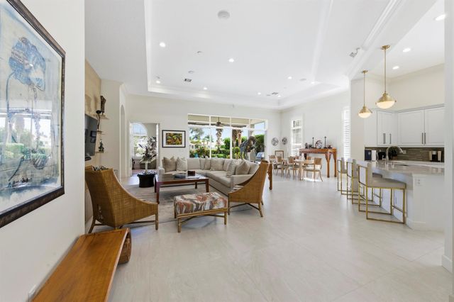 122 Siesta Way, Palm Beach Gardens, FL 33418