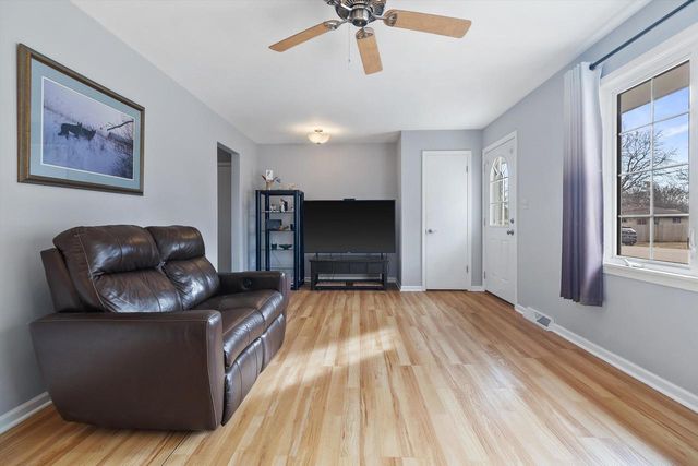 222 East AVENUE, Eagle, WI 53119