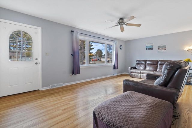 222 East AVENUE, Eagle, WI 53119