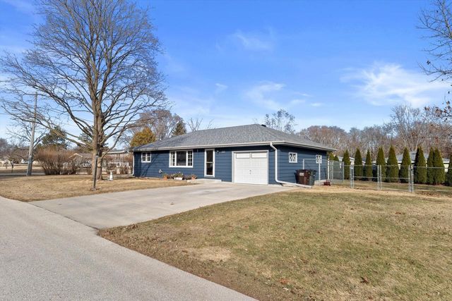 222 East AVENUE, Eagle, WI 53119