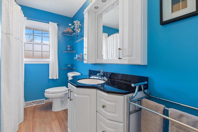 222 East AVENUE, Eagle, WI 53119