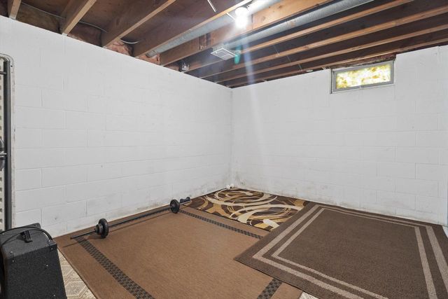 222 East AVENUE, Eagle, WI 53119