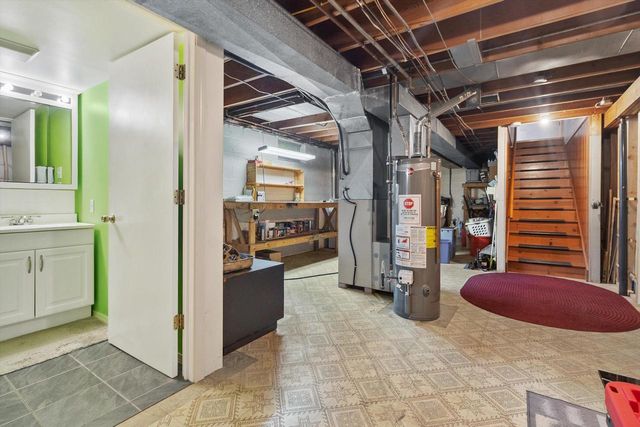 222 East AVENUE, Eagle, WI 53119