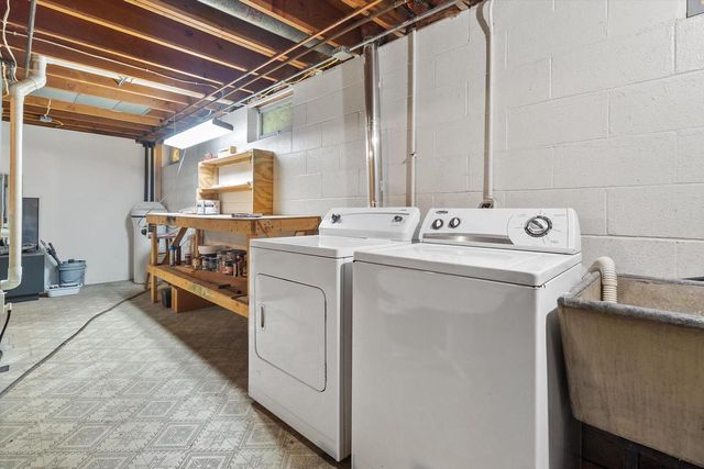 222 East AVENUE, Eagle, WI 53119