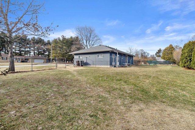 222 East AVENUE, Eagle, WI 53119