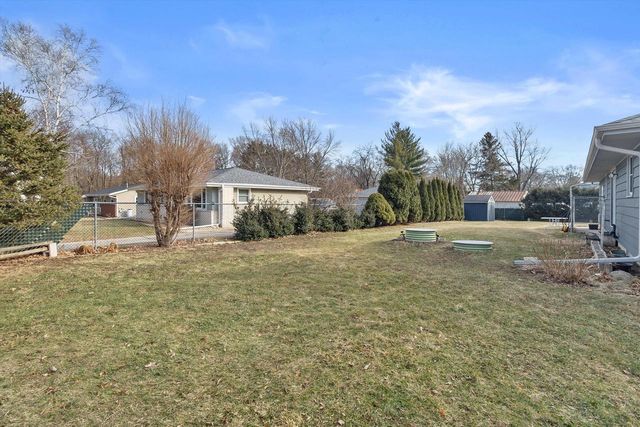 222 East AVENUE, Eagle, WI 53119