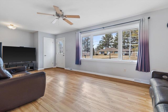 222 East AVENUE, Eagle, WI 53119