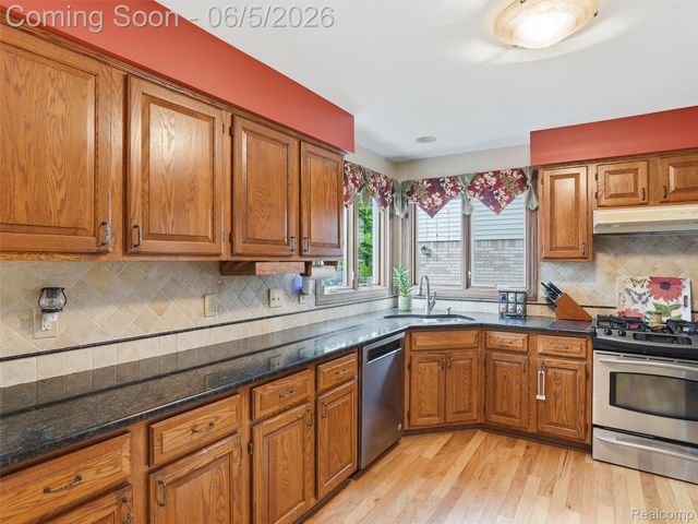 42447 Sheridan Drive, Clinton Charter Township, MI 48038