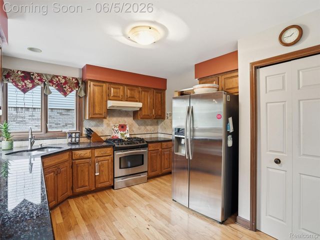 42447 Sheridan Drive, Clinton Charter Township, MI 48038
