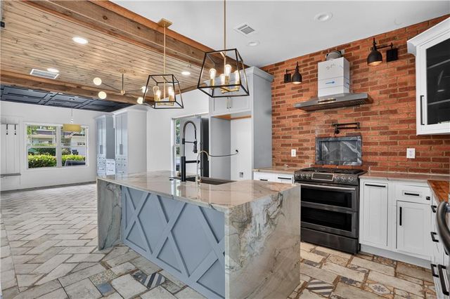 1666 Stoney Chase Drive, Lawrenceville, GA 30044