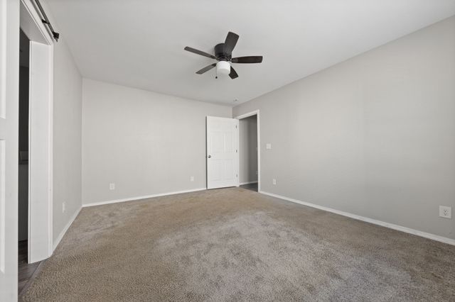 805 S 4th Street, Bonham, TX 75418