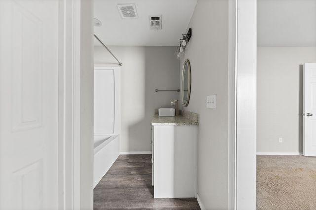 805 S 4th Street, Bonham, TX 75418