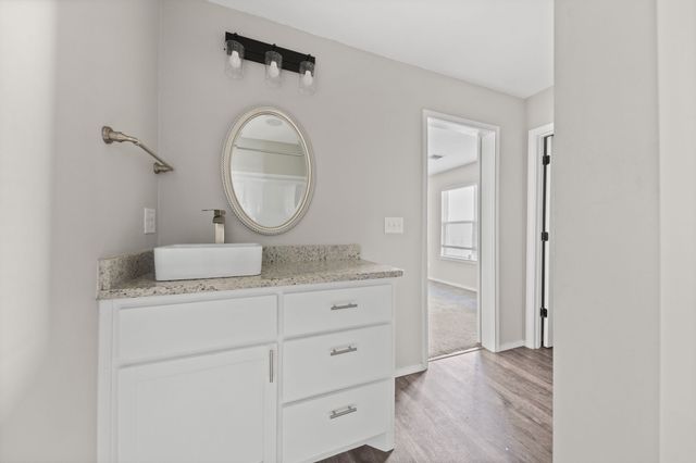 805 S 4th Street, Bonham, TX 75418