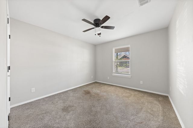 805 S 4th Street, Bonham, TX 75418