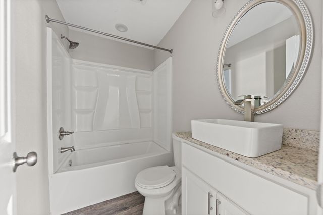 805 S 4th Street, Bonham, TX 75418