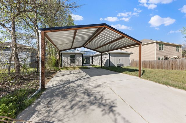 805 S 4th Street, Bonham, TX 75418