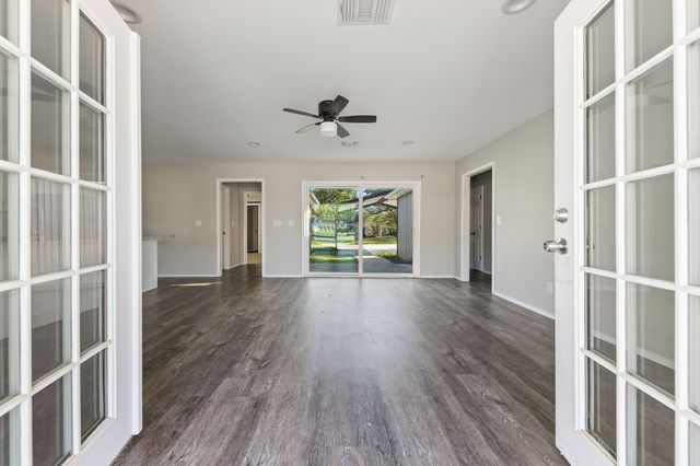 805 S 4th Street, Bonham, TX 75418