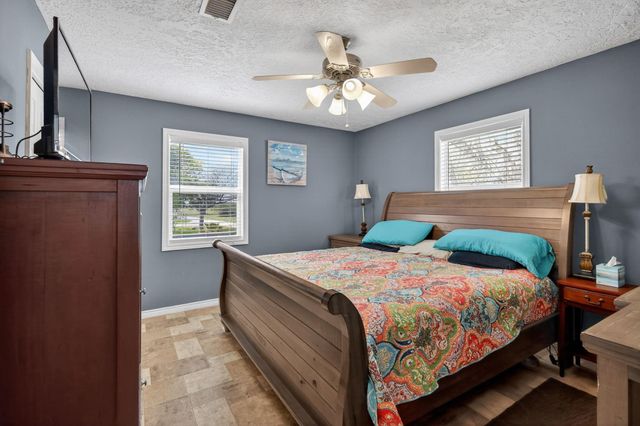 1941 Bayview Drive, Palacios, TX 77465