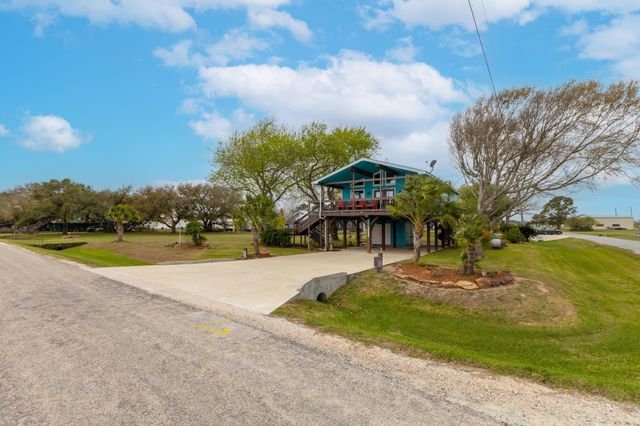 1941 Bayview Drive, Palacios, TX 77465